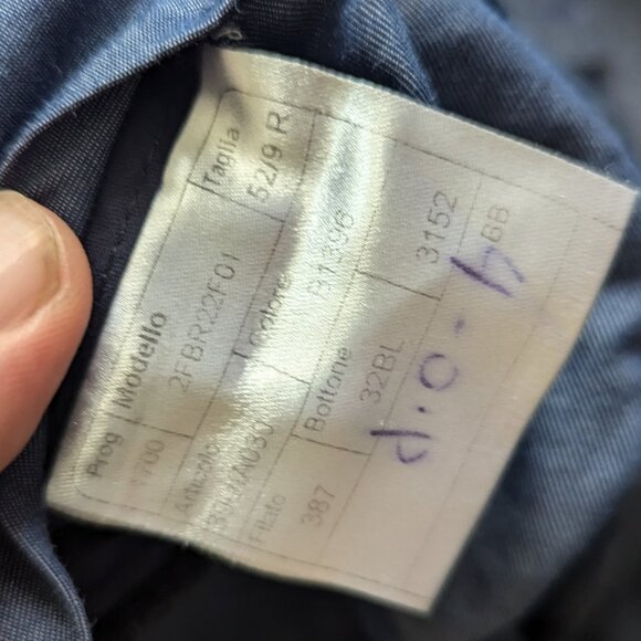 TAGLIATORE - 2-piece wool blend suit - Sz 52/9 - Picture 14 of 15